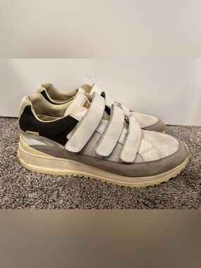 North Star Men’s Strap Athletic Shoes size 11